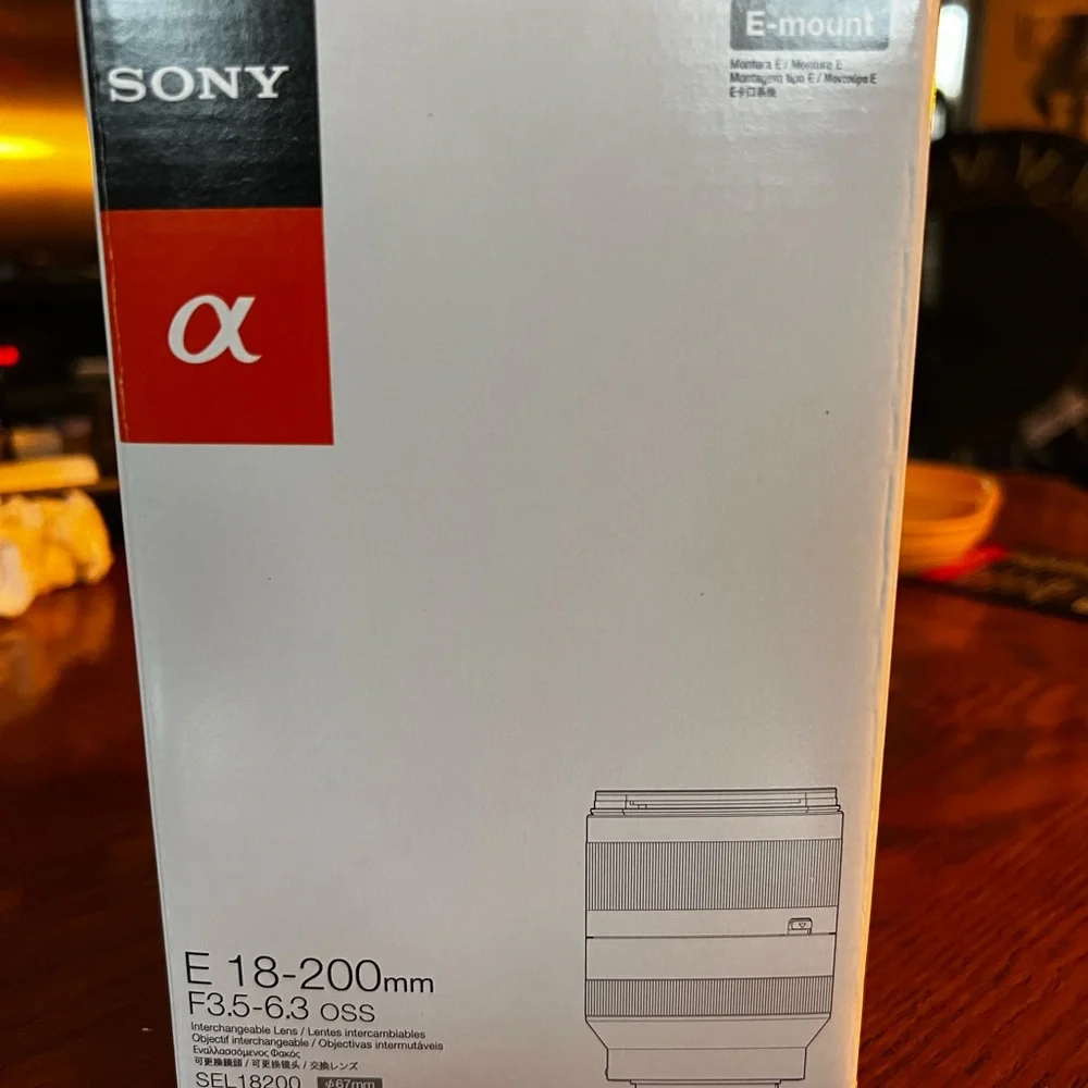 Sony 18-200mm f/3.5-6.3 OSS Lens, EF Mount, Sony Alpha SEL18200 Free Shipping!
